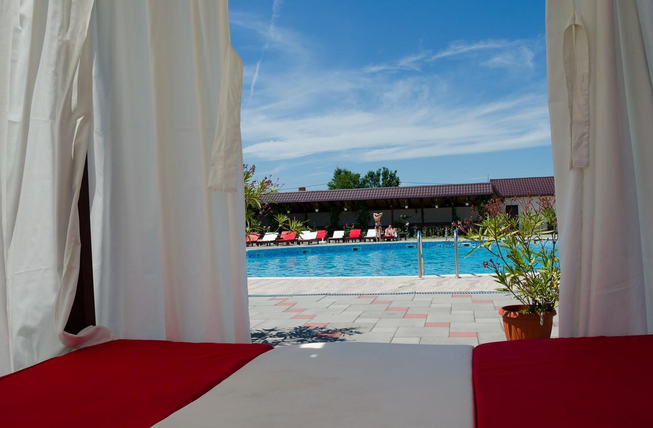 Aqua Club Elatis Hotel Avrig Exterior foto